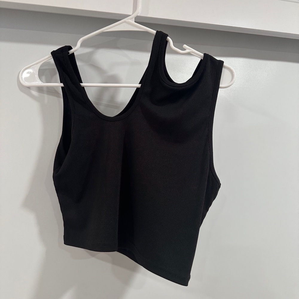 SUPER CUTE CROPPED TANK!